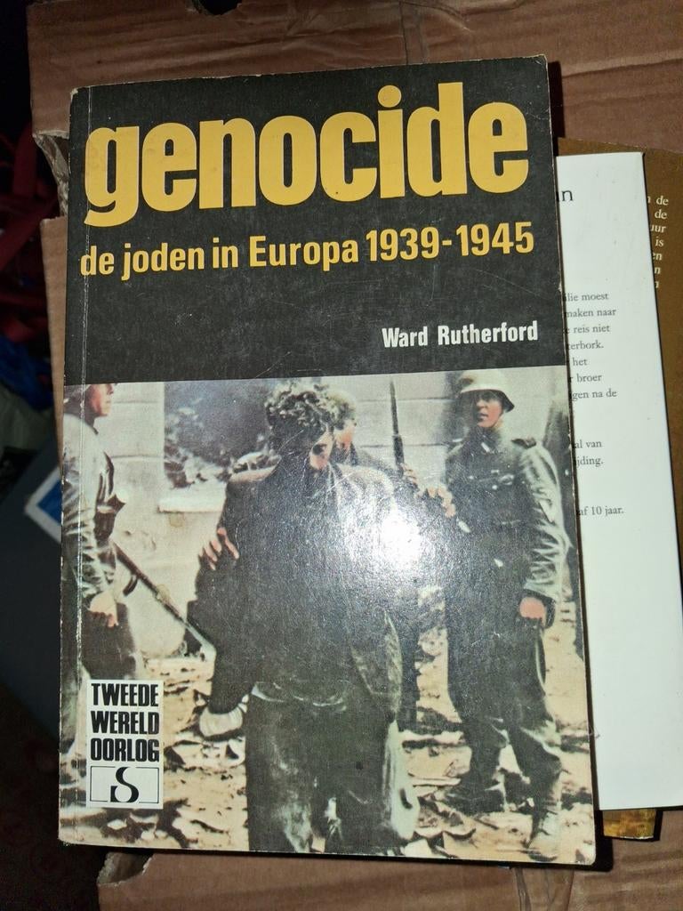 Genocide: De Joden in Europa 1939-1945 - Ward Rutherford, Boeken, Ophalen of Verzenden, 20e eeuw of later, Gelezen, Ward Rutherford