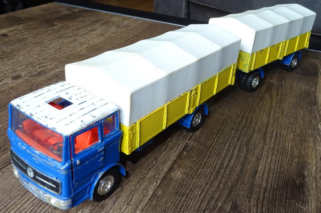 Camion Dinky Toys Mercedes-Benz LP 1920 Avec Remorque – 1/55, Bleu-jaune