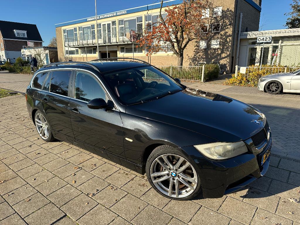 BMW 3-Serie 3.0 330D Touring AUT 2008 Zwart, Auto's, BMW, Automaat, 1800 kg, Zwart, 2993 cc