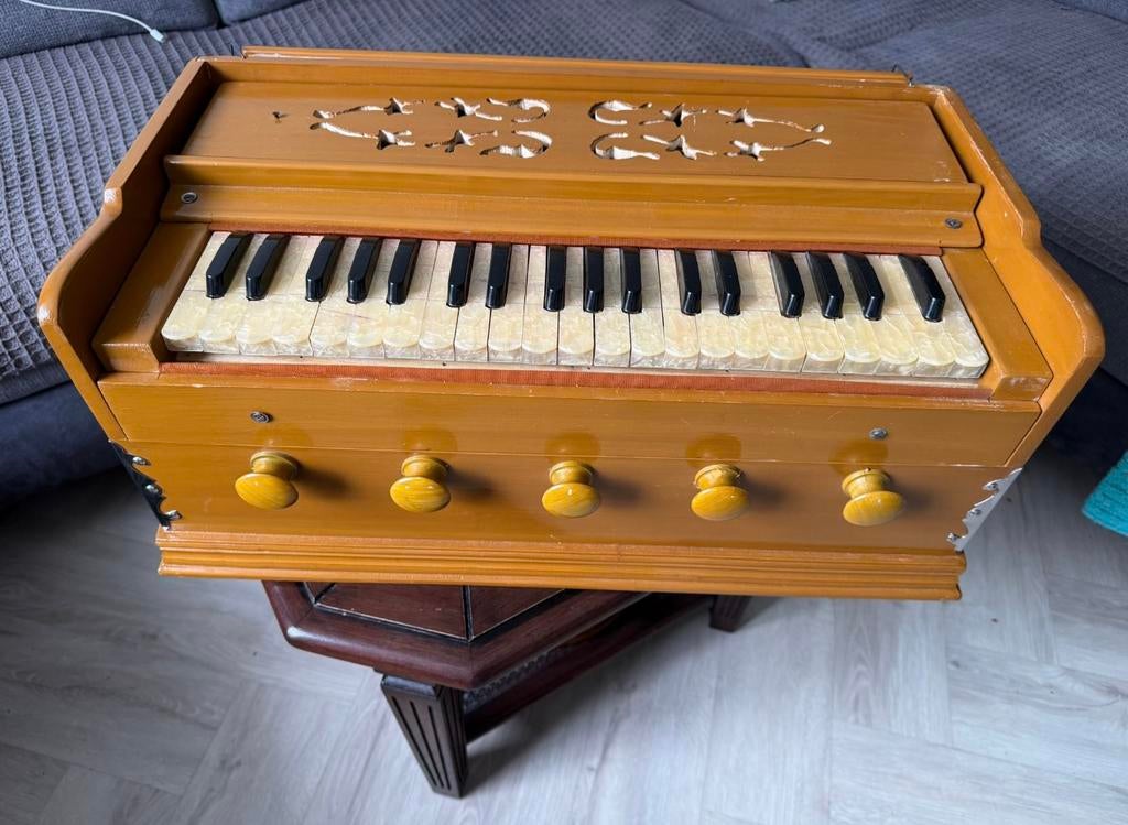 Pakistans harmonium, Muziek en Instrumenten, Orgels, Ophalen of Verzenden, Zo goed als nieuw, 1 klavier, Harmonium