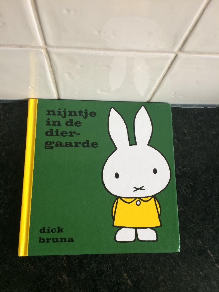 Dick Bruna - Nijntje in de dierentuin in zijn Rotterdams, Ophalen of Verzenden, Zo goed als nieuw, Dick Bruna, 3 tot 4 jaar