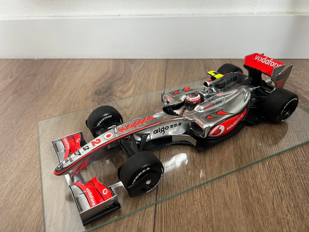 F1 Mclaren mercedes mp4-24 schaal 1:18, Hobby en Vrije tijd, Modelauto's | 1:18, Ophalen of Verzenden, Zo goed als nieuw, MiniChamps