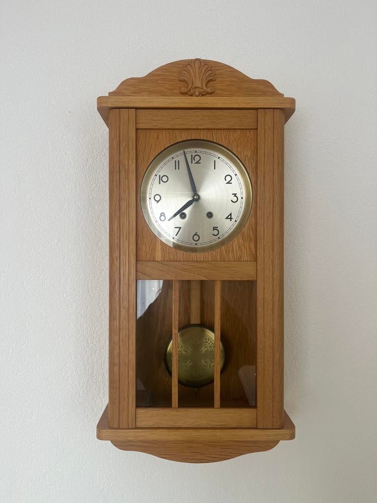Klassieke houten wandklok met slinger, Antiek en Kunst, Ophalen