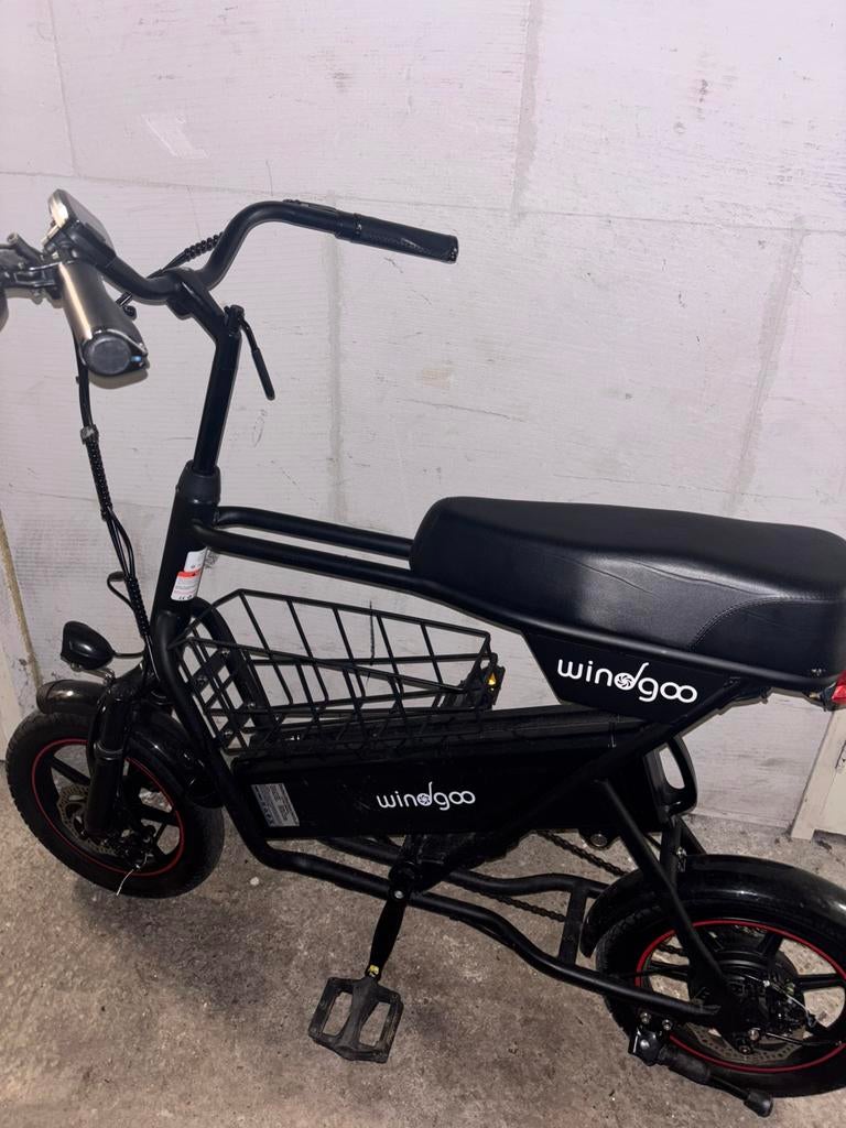 Windgoo f1, Zo goed als nieuw, Minder dan 47 cm, 30 tot 50 km per accu, Ophalen