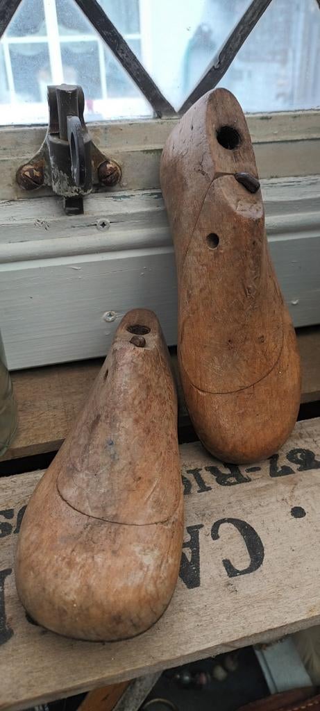 2 kinder schoen mallen hout met metaal maat 27, Ophalen of Verzenden