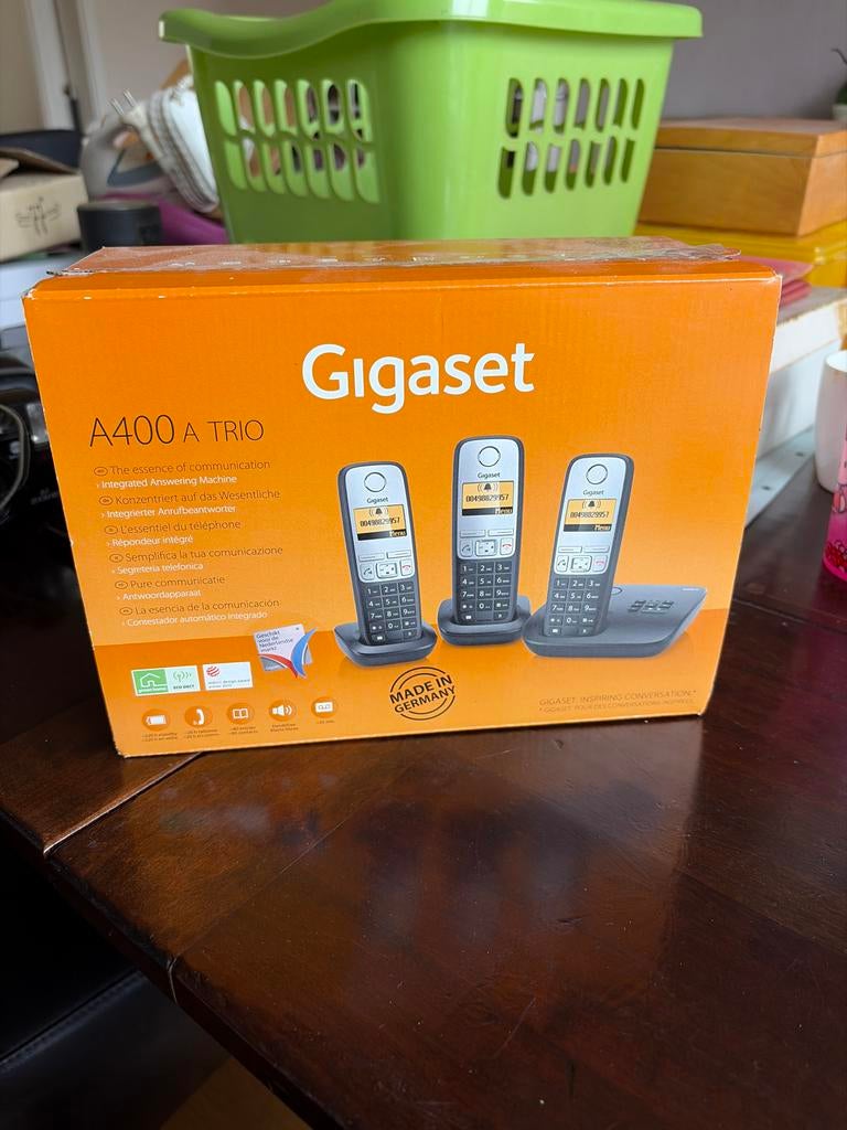 Gigaset A400a Trio draadloze DECT telefoonset met antwoordap, Ophalen of Verzenden, Zo goed als nieuw, 3 handsets