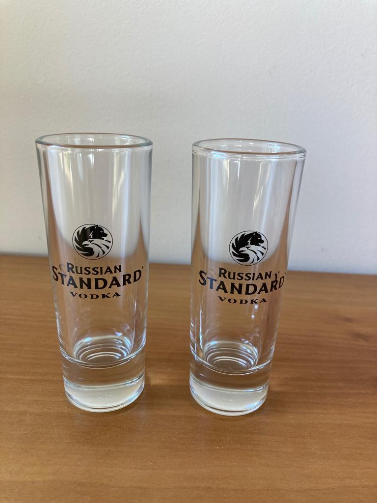 2 shotglaasjes Russian Standard Vodka, Verzamelen, Ophalen of Verzenden, Zo goed als nieuw, Borrel- of Shotglas