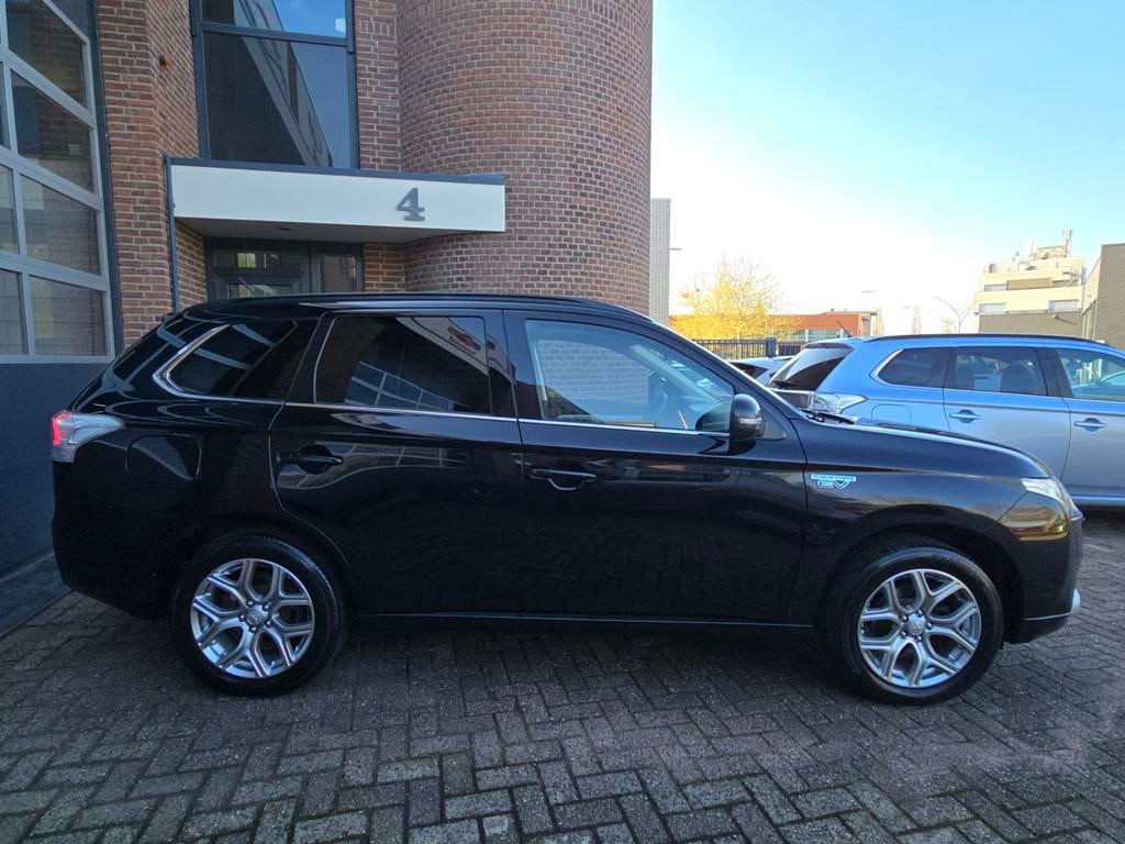 Mitsubishi Outlander 2.0 PHEV Instyle Nap |Dakraam |Camera, Auto's, Mitsubishi, 4 cilinders, Zwart, Vierwielaandrijving, Hybride Elektrisch/Benzine