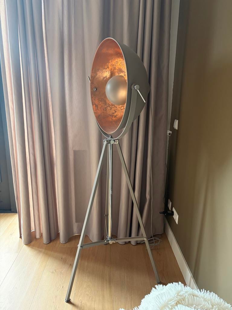 Stijlvolle Vloerlamp met Koperen Binnenkant, Ophalen of Verzenden, Zo goed als nieuw, Metaal, 100 tot 150 cm