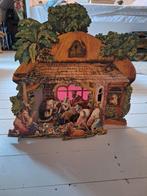 Oude antieke kerstal van karton., Ophalen