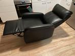 Zwarte kunstleren ligstoel Jysk, Ophalen, 100 tot 125 cm, Leer, Zo goed als nieuw