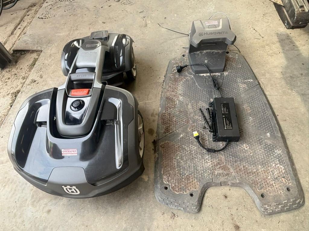 Husqvarna 435X AWD Automower Robotmaaier, Ophalen, Zo goed als nieuw, 20 tot 25 cm, Husqvarna