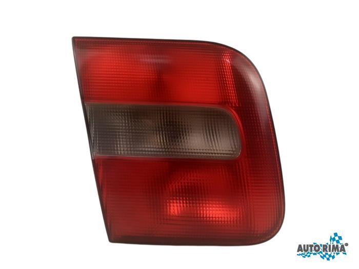 Achterlicht links van een Volvo S70
