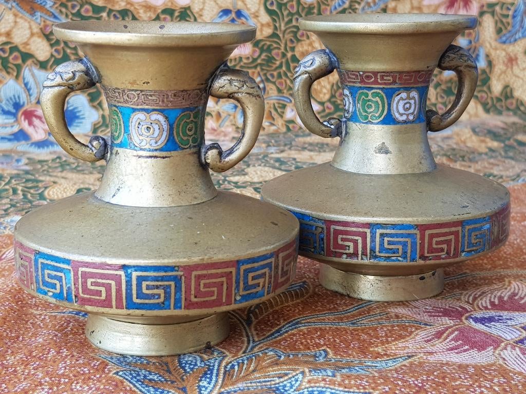 Mooi stel antieke vaasjes uit Japan van brons en emaille., Antiek en Kunst, Antiek | Vazen, Ophalen of Verzenden
