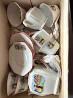 Antiek theeservies met Hollandse taferelen, gemerkt 'Foreign, Antiek en Kunst, Ophalen