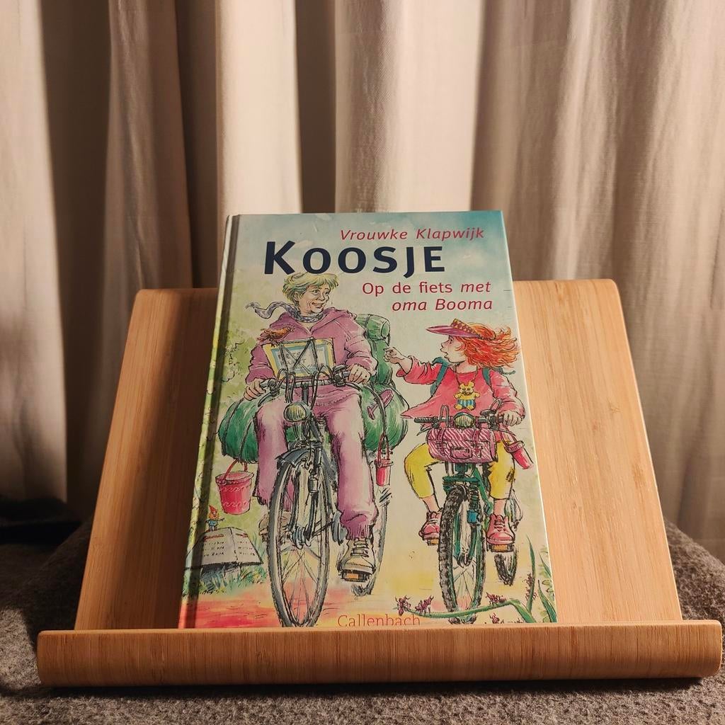 Koosje op de fiets met oma Booma - Vrouwke Klapwijk, Ophalen of Verzenden, Zo goed als nieuw, Vrouwke Klapwijk, Fictie algemeen
