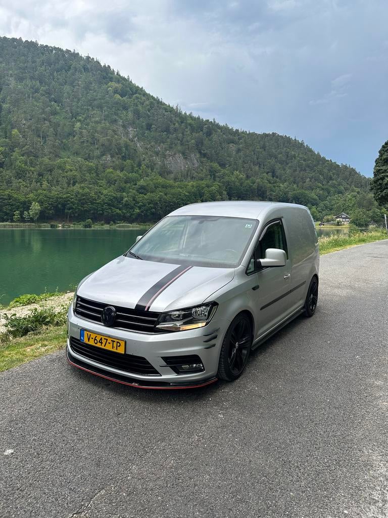 Volkswagen Caddy 2.0 TDI Bluemotion L1h1 102pk 2019, Zwart, 4 cilinders, 700 kg, Volkswagen