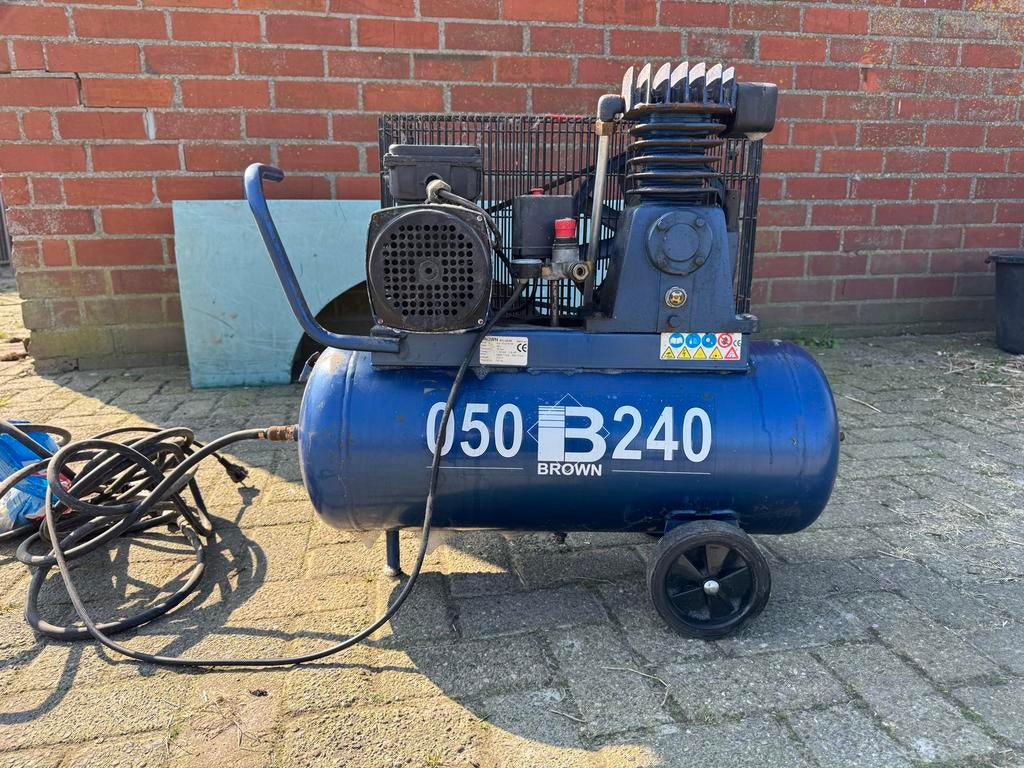 Brown compressor 050 B240, Doe-het-zelf en Verbouw, Compressors, 100 liter of meer, Ophalen of Verzenden, Gebruikt, Mobiel