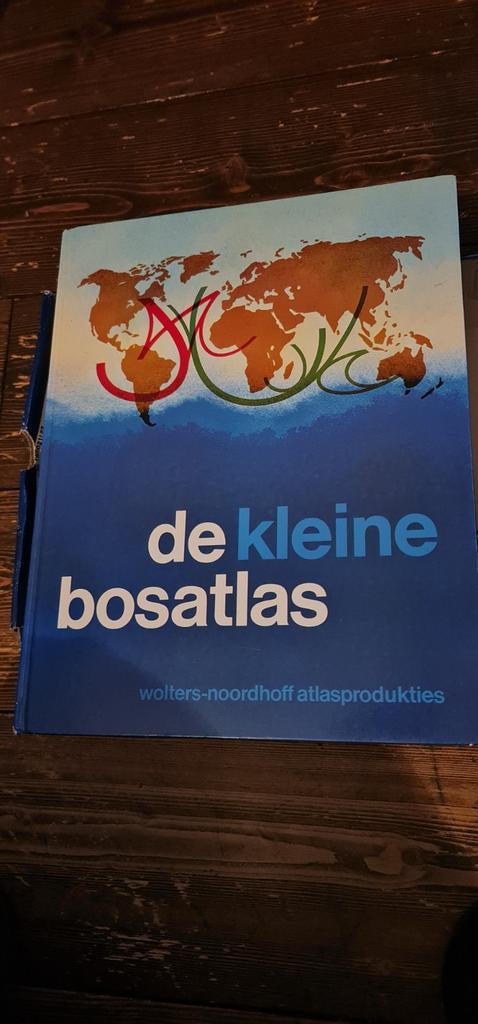 De Kleine Bosatlas - Jong geleerd is oud bereisd!, Boeken, Atlassen en Landkaarten, Ophalen of Verzenden