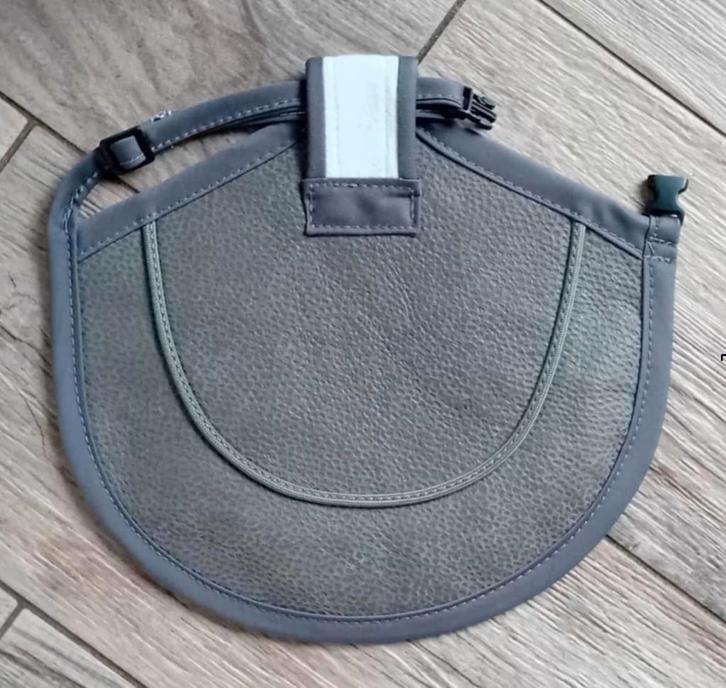 Grijs kippenzadel 22 cm maat L Brahma, Wyandotte, Sussex ed, Dieren en Toebehoren, Pluimvee, Kip, Vrouwelijk