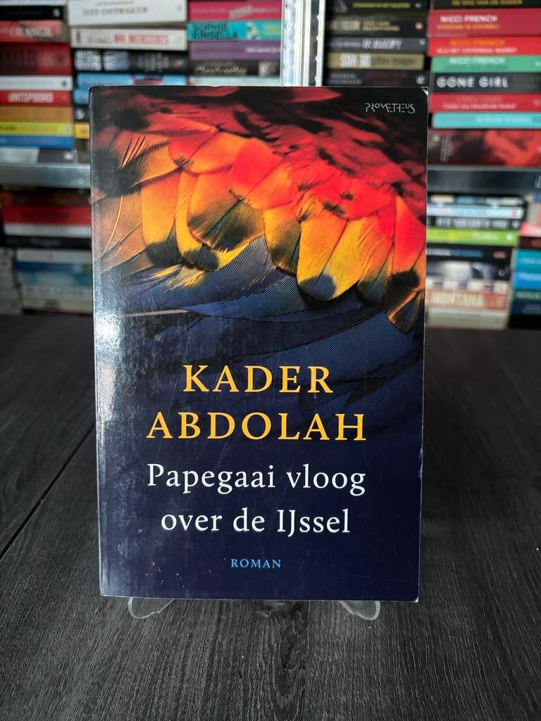 Papegaai vloog over de IJssel - KADER ABDOLAH, Boeken, Romans, Ophalen of Verzenden, Gelezen, Nederland
