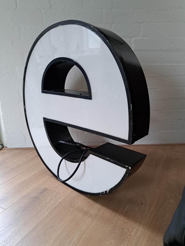 Vintage grote (81 cm) neon reclame letter E, Verzamelen, Merken en Reclamevoorwerpen, Ophalen, Gebruikt, Lichtbak of (neon) lamp