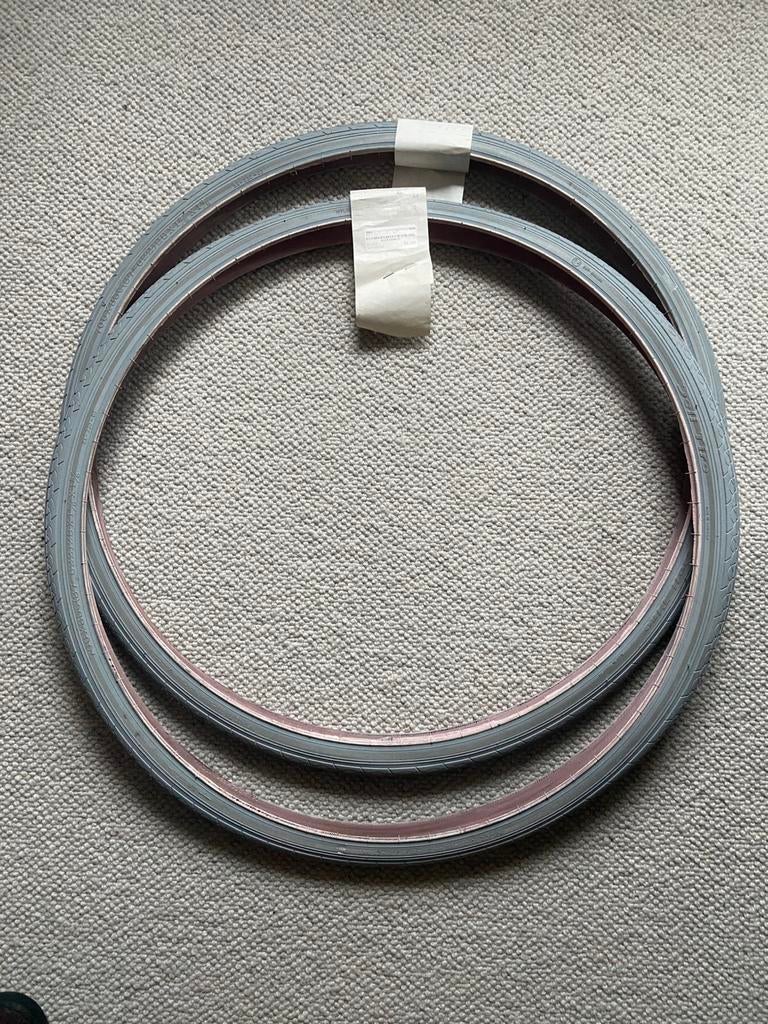 Buitenband grijs 28x15/8x 13/8 AKTIE 2st €15,00 nieuw, Ophalen of Verzenden, Nieuw