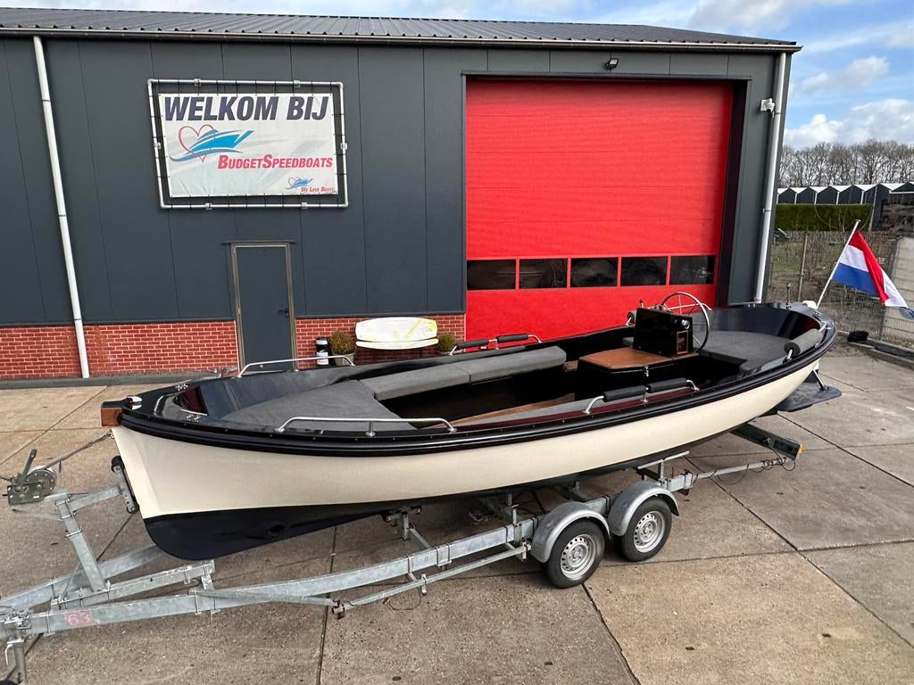 Zeer nette lifestyle sloep met boegschoef dealer onderhoud, 10 tot 30 pk, Binnenboordmotor, 6 meter of meer, Diesel