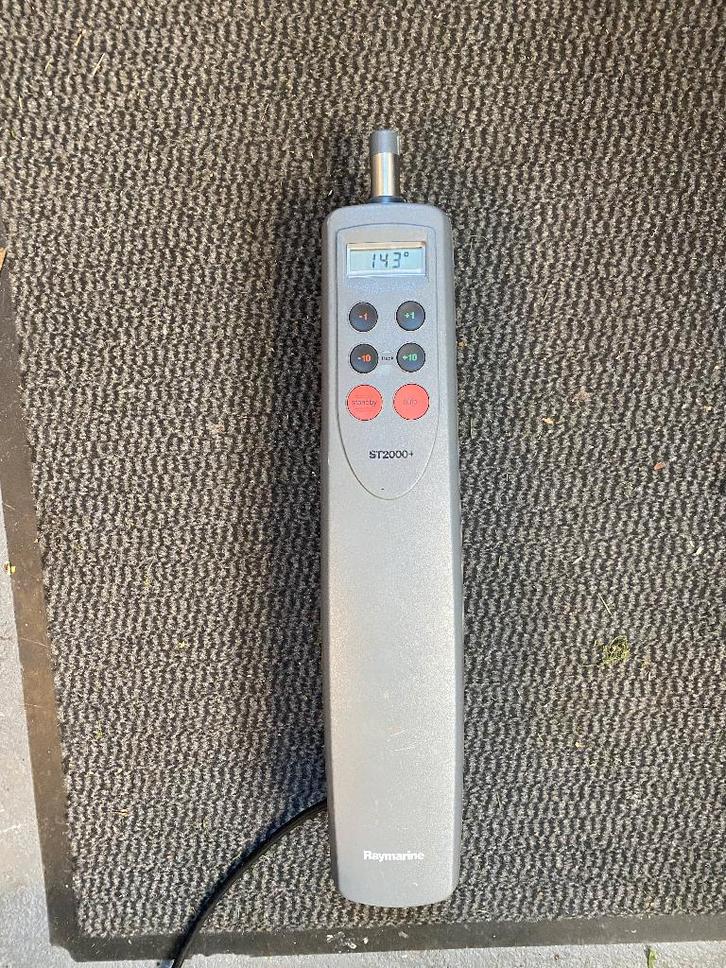 Raymarine st2000+ helmstok stuurautomaat A12005, Watersport en Boten, Navigatiemiddelen en Scheepselektronica, Gebruikt, Ophalen of Verzenden