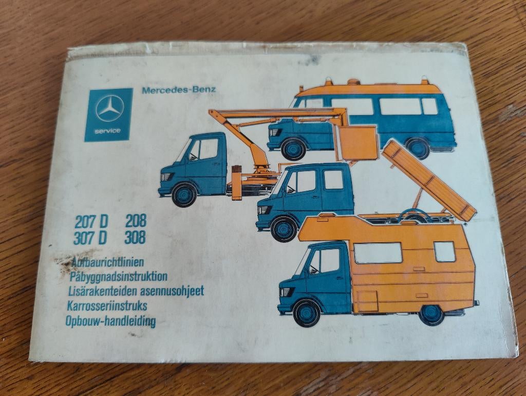 2x mercedes service boekje 207d  308d  208  308, Ophalen of Verzenden, Gebruikt
