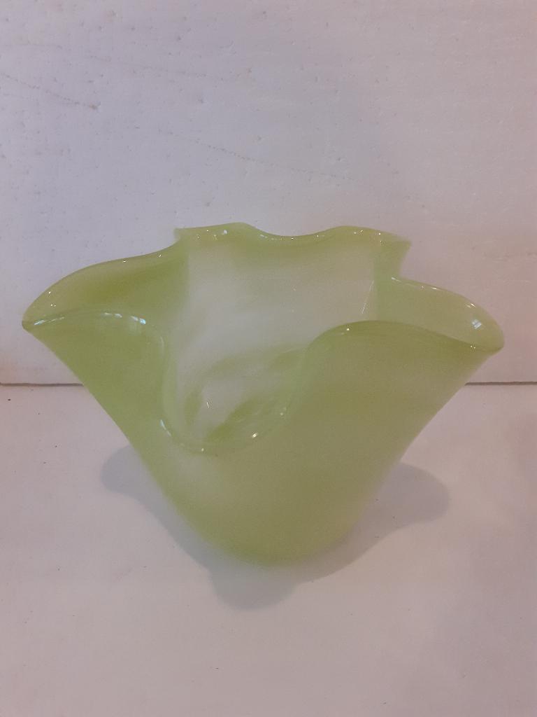 Mooie lichtgroene glazen servet / zakdoek vaas, Antiek en Kunst, Antiek | Glas en Kristal, Ophalen of Verzenden