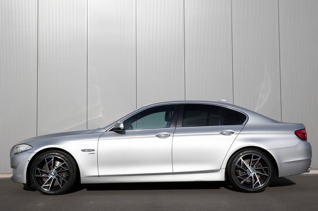 BMW 5 Serie 550xi High Executive | HISTORIE AANWEZIG |, Auto's, BMW, Automaat, Euro 5, 4395 cc, Bedrijf