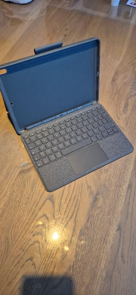 Logitech Combo Touch tablethoes voor iPad air 3, Computers en Software, Tablet-hoezen, Logitech, Bescherming voor- en achterkant