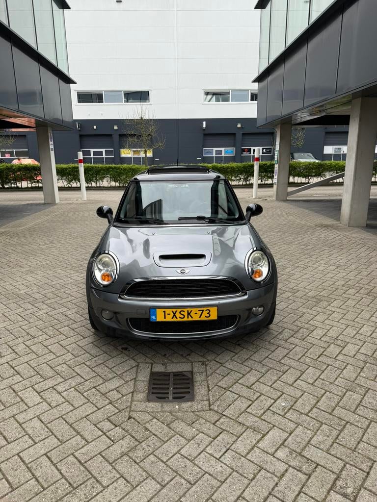 Mini 1.6 16V Cooper S 2007 Grijs, Auto's, Mini, Voorwielaandrijving, 4 cilinders, 4 stoelen, 49 €/maand