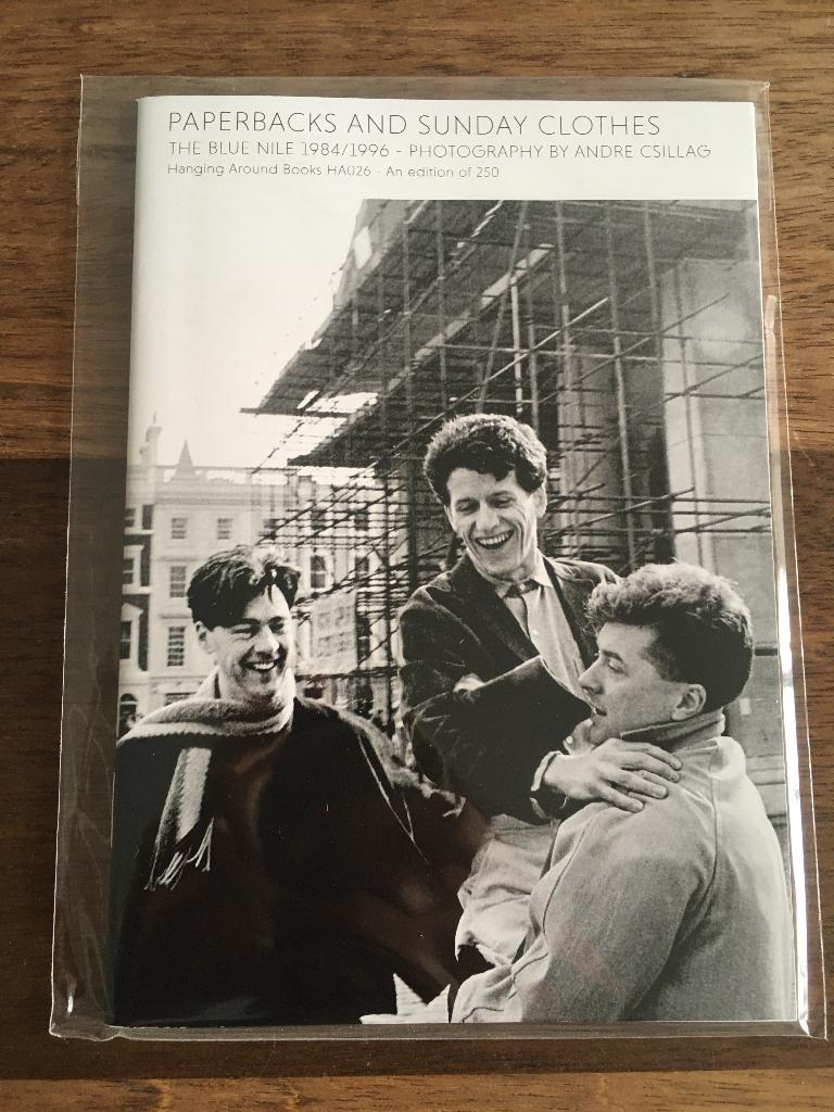 Fotoboekje The Blue Nile Paperbacks & Sunday Clothes 1984-96, Ophalen of Verzenden, Nieuw, Artiest