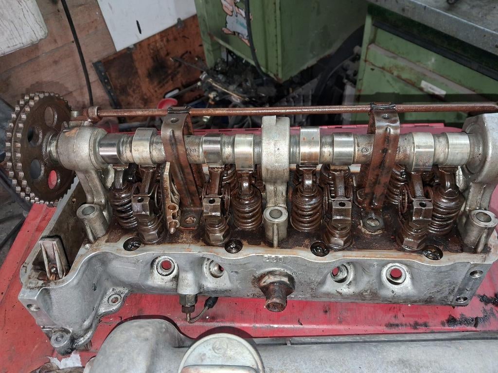 Cilinderkop Mercedes W123 230 - Gebruikt, Auto-onderdelen, Motor en Toebehoren, Ophalen of Verzenden