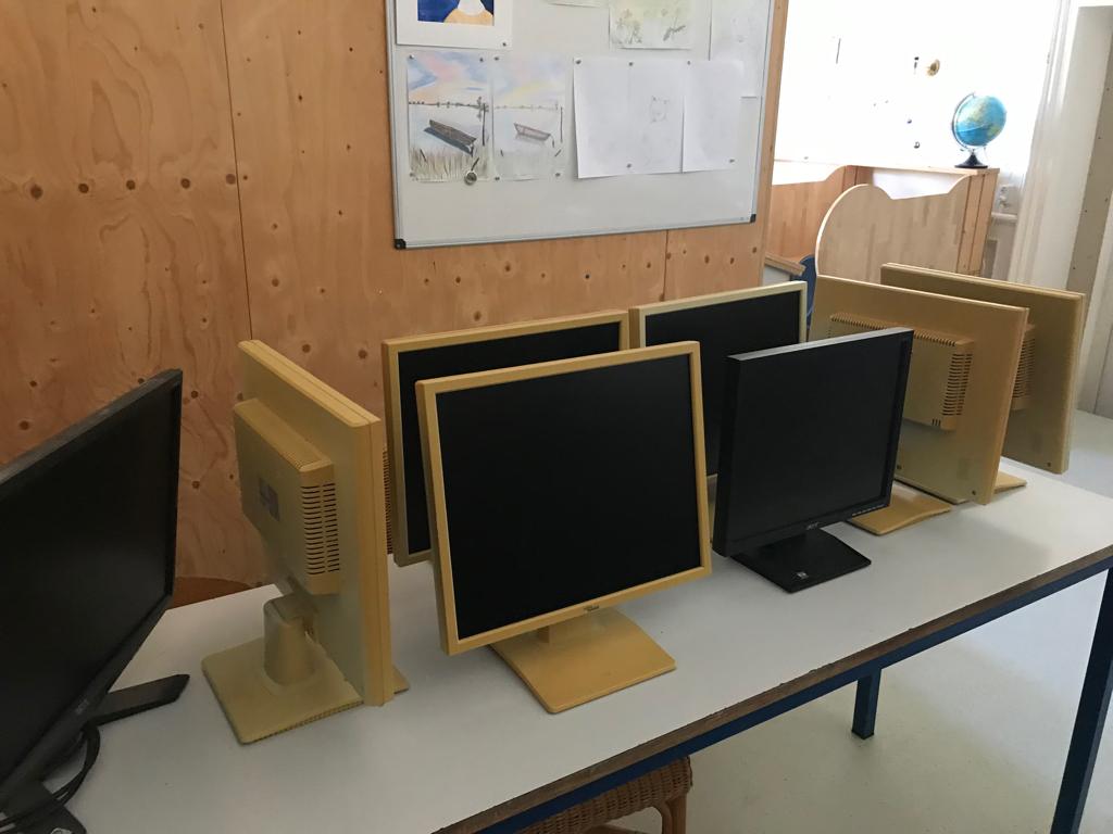 Gratis monitoren en computers, Computers en Software, Monitoren, Gebruikt, Ophalen of Verzenden, Overige typen, Onbekend