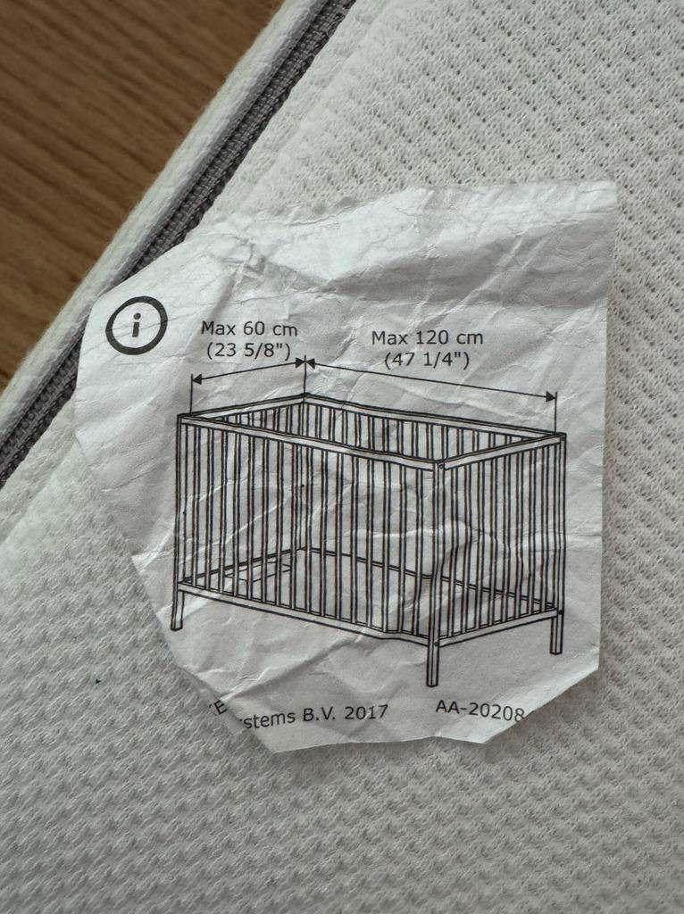 Set voor wieg: matras, kussen e bed texile, Kinderen en Baby's, Ophalen, Zo goed als nieuw, Wit, Jongetje of Meisje