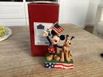 Disney traditions mickey en pluto banner day, Ophalen of Verzenden, Mickey Mouse, Zo goed als nieuw, Beeldje of Figuurtje