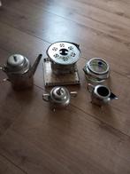 Antieke koperen potten en kop en schotels., Ophalen