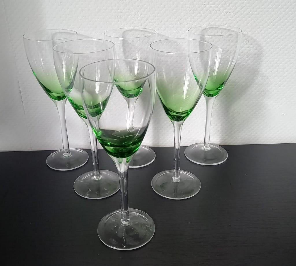 6 wijnglazen met groene kelkbasis, heldere steel en voet, Glas of Glazen, Nieuw, Ophalen of Verzenden, Glas