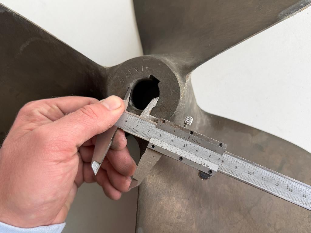 Bronzen schroef V 21 x 15, Watersport en Boten, Ophalen of Verzenden, Gebruikt, Motor en Techniek