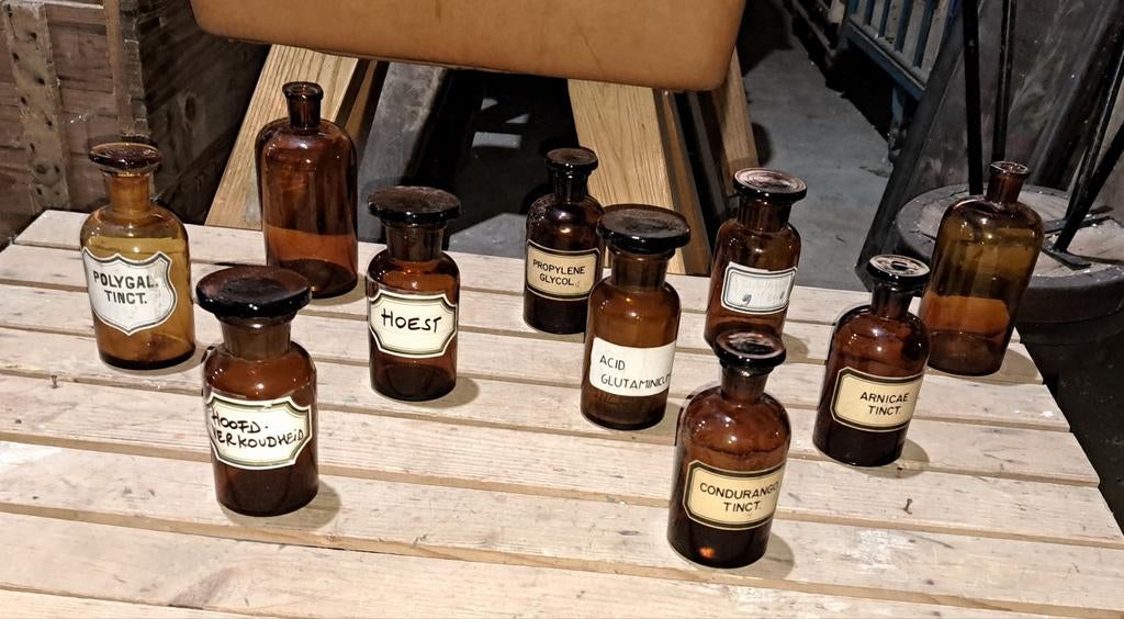 Fles flesjes apothekersflesjes decoratie, Antiek en Kunst, Verzenden