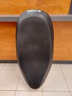 Comfort zadel Sym Fiddle 2 origineel zo goed als nieuw, Fietsen en Brommers, Brommeronderdelen | Scooters, Ophalen, Zo goed als nieuw