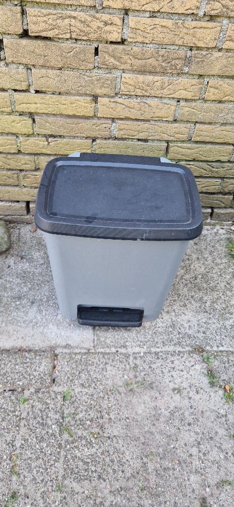 Curver prullenbak, Kunststof, Met pedaal, 50 tot 75 cm, Ophalen of Verzenden