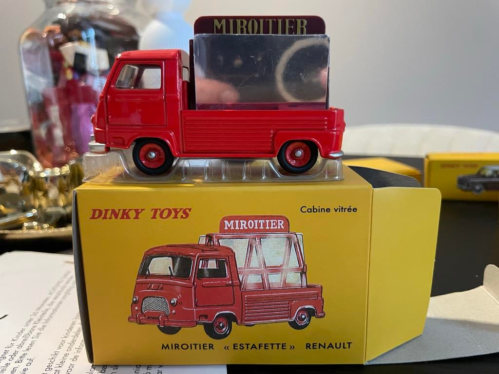Dinky Toys Renault Estafette Miroitier met certificaten, Ophalen of Verzenden, Zo goed als nieuw, Bus of Vrachtwagen, Dinky Toys
