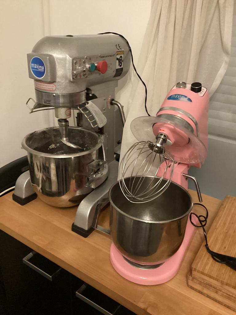 Proffesionele deegmachines, Witgoed en Apparatuur, Keukenmixers, 4 liter of meer, Ophalen, Zo goed als nieuw, 3 snelheden of meer