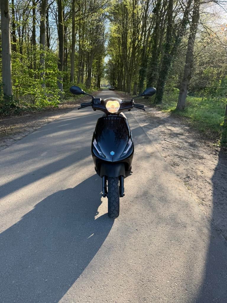 Nieuw opgebouwde piaggio zip 4t 2v (2016) (nette staat), Fietsen en Brommers, Scooters | Piaggio, Ophalen, Zip, Zo goed als nieuw