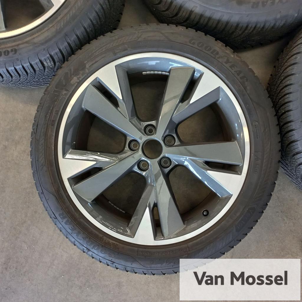 Audi Q4 Goodyear Vector 4 Season 235/50/R20 104T, Gebruikt, -, -, Banden en Velgen