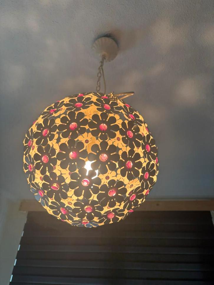 Hanglamp bol bloemen met roze glasstenen, Huis en Inrichting, Lampen | Hanglampen, Gebruikt, Minder dan 50 cm, Glas, Ophalen of Verzenden